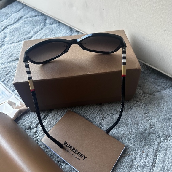 Brand New BURBERRY BE 4197 30018G - Black Plastic Square Sunglasses . main image 14